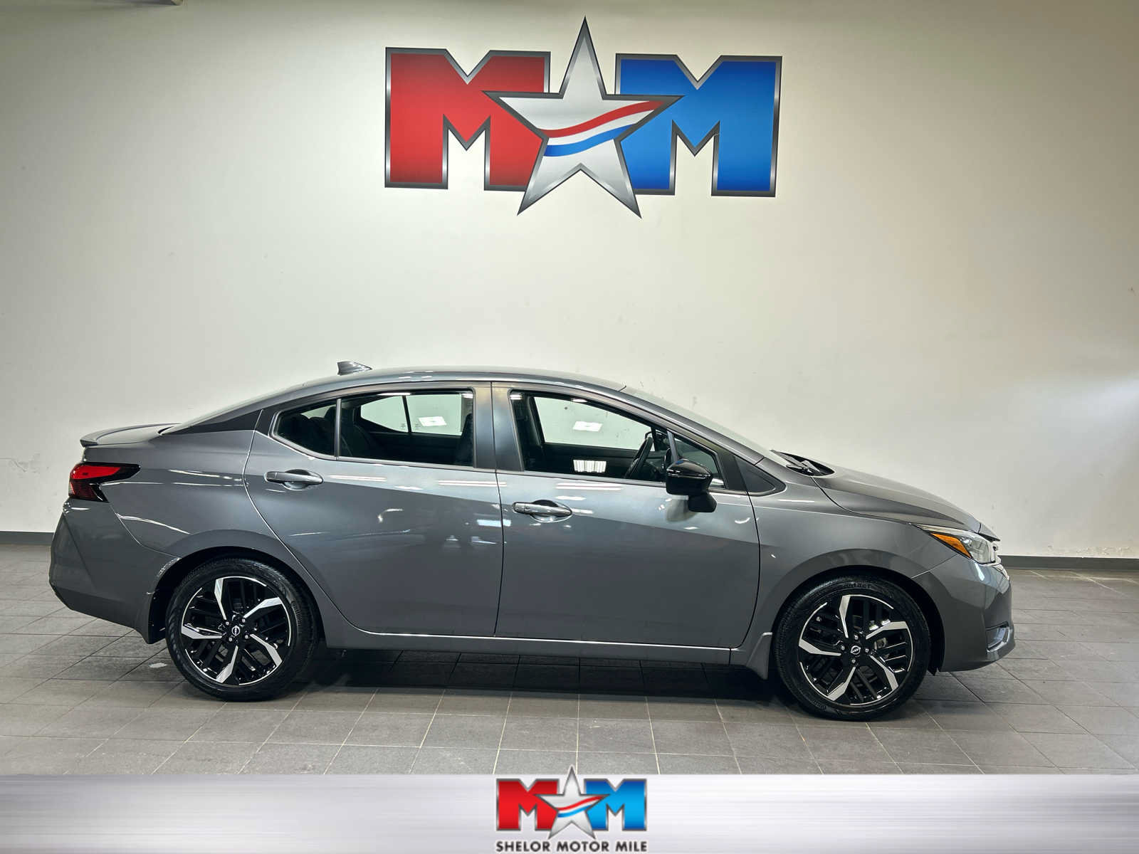 Used 2025 Nissan Versa SR w/ Trunk Package FWD image 1