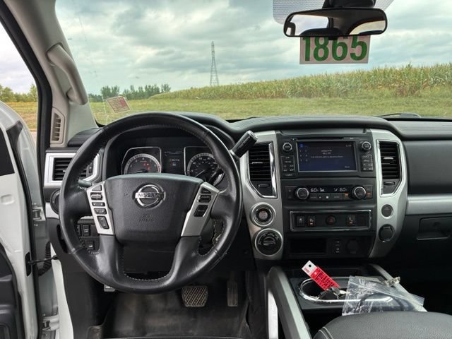 Used 2017 Nissan Titan PRO-4X AWD/4WD image 11