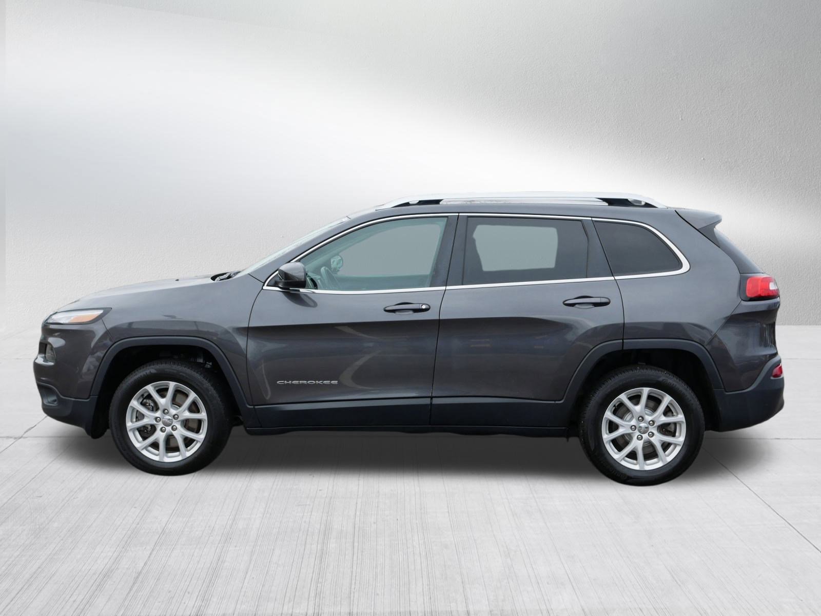 Used 2016 Jeep Cherokee Latitude image 4