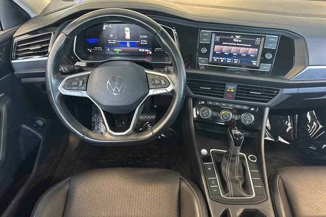 Used 2024 Volkswagen Jetta SE FWD image 16