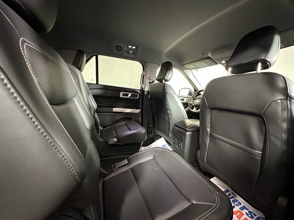 Used 2023 Ford Explorer XLT w/ Equipment Group 202A image 28