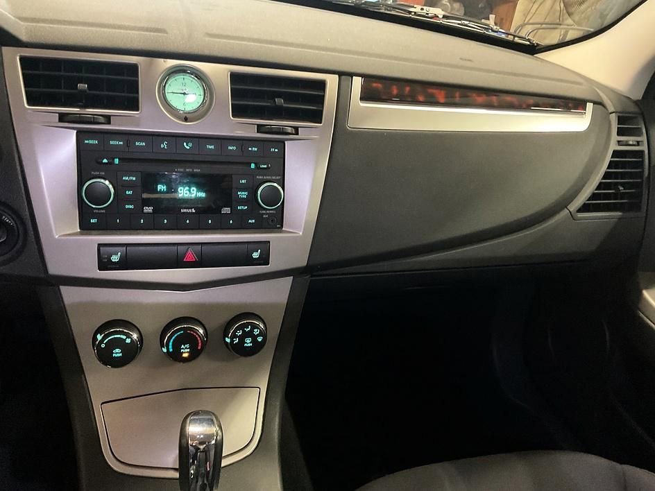 Used 2010 Chrysler Sebring Limited image 21