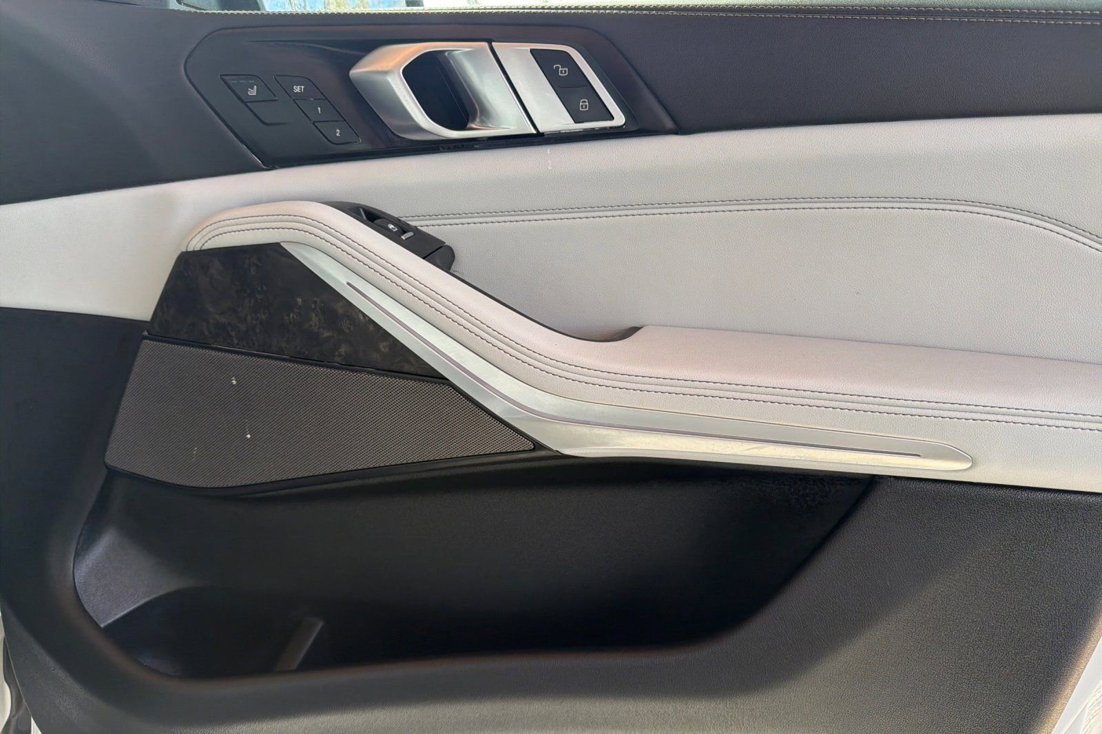 Used 2024 BMW X5 xDrive50e w/ Premium Package image 23