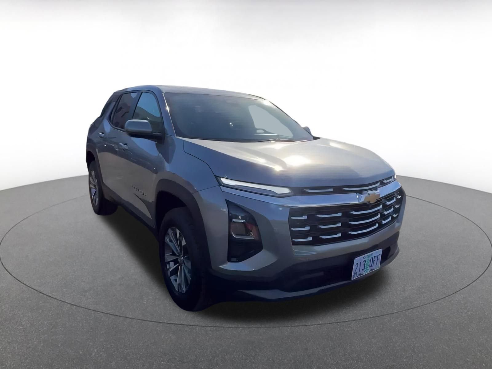 Used 2025 Chevrolet Equinox LT image 2