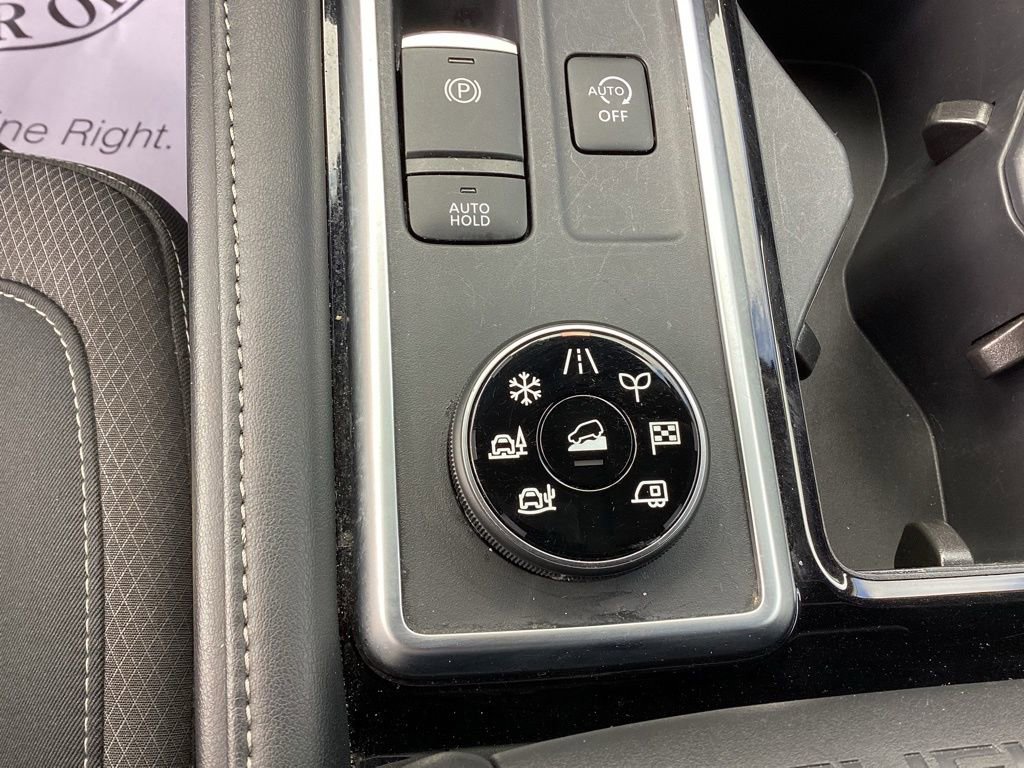 Used 2025 Nissan Pathfinder SV AWD/4WD image 33