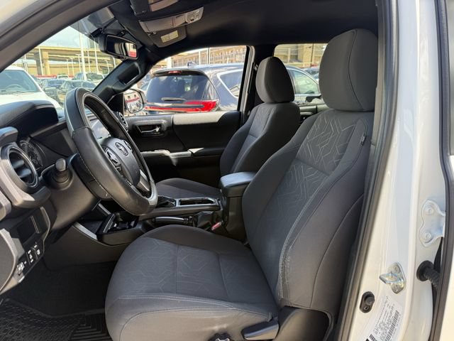 Used 2017 Toyota Tacoma TRD Sport w/ Tow Package (A/T) AWD/4WD image 25