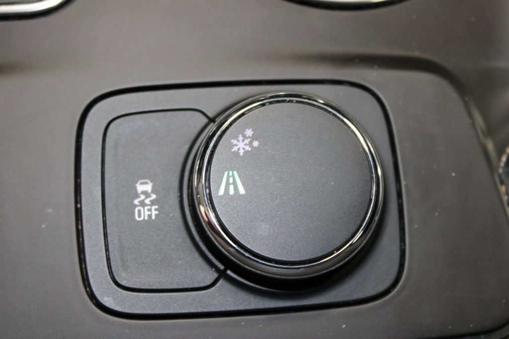 Used 2021 Chevrolet Traverse LS FWD image 44