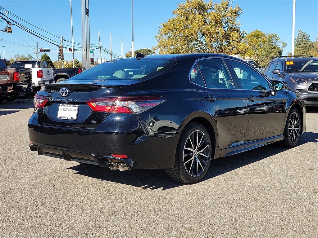 Used 2024 Toyota Camry SE image 11