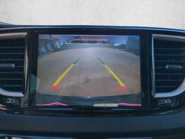 Used 2022 Chrysler Pacifica Touring-L FWD image 13