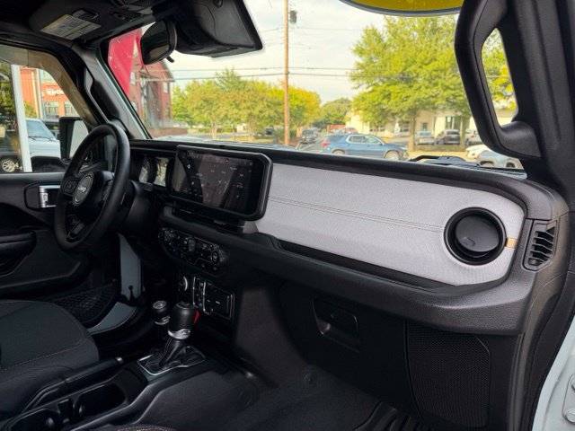 Used 2024 Jeep Wrangler Unlimited w/ Convenience Group AWD/4WD image 23