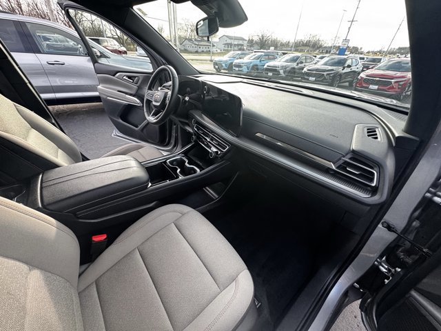 Used 2025 Chevrolet Traverse LT image 12