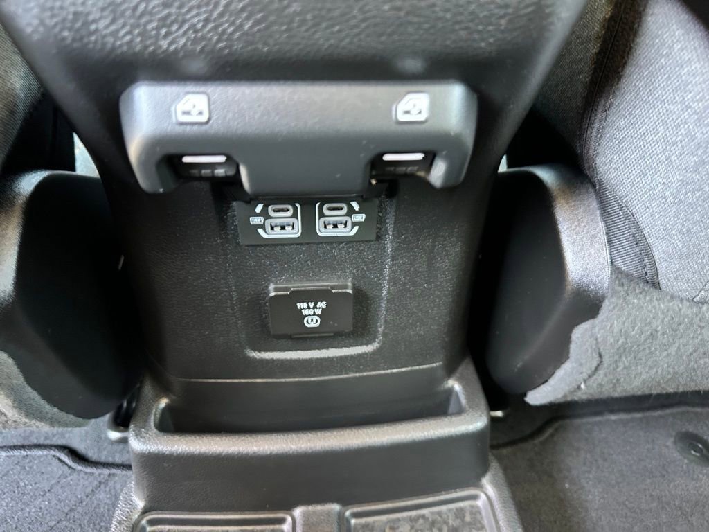 Used 2025 Jeep Wrangler Unlimited Sahara image 14