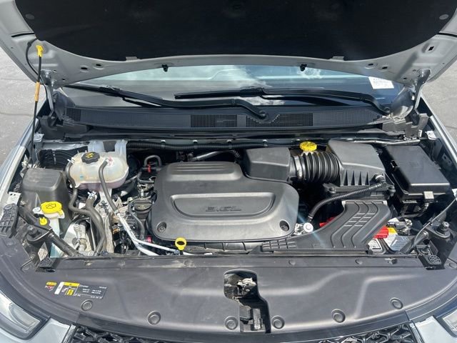 Used 2024 Chrysler Pacifica Touring-L image 13