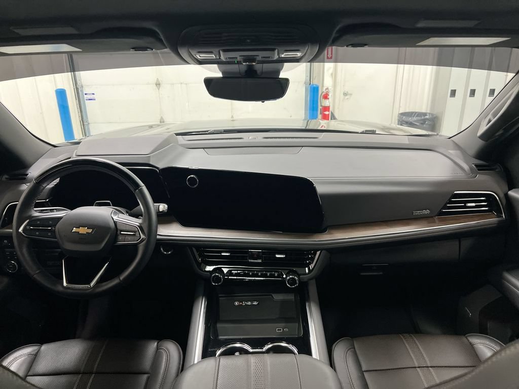 Used 2025 Chevrolet Suburban High Country AWD/4WD image 10