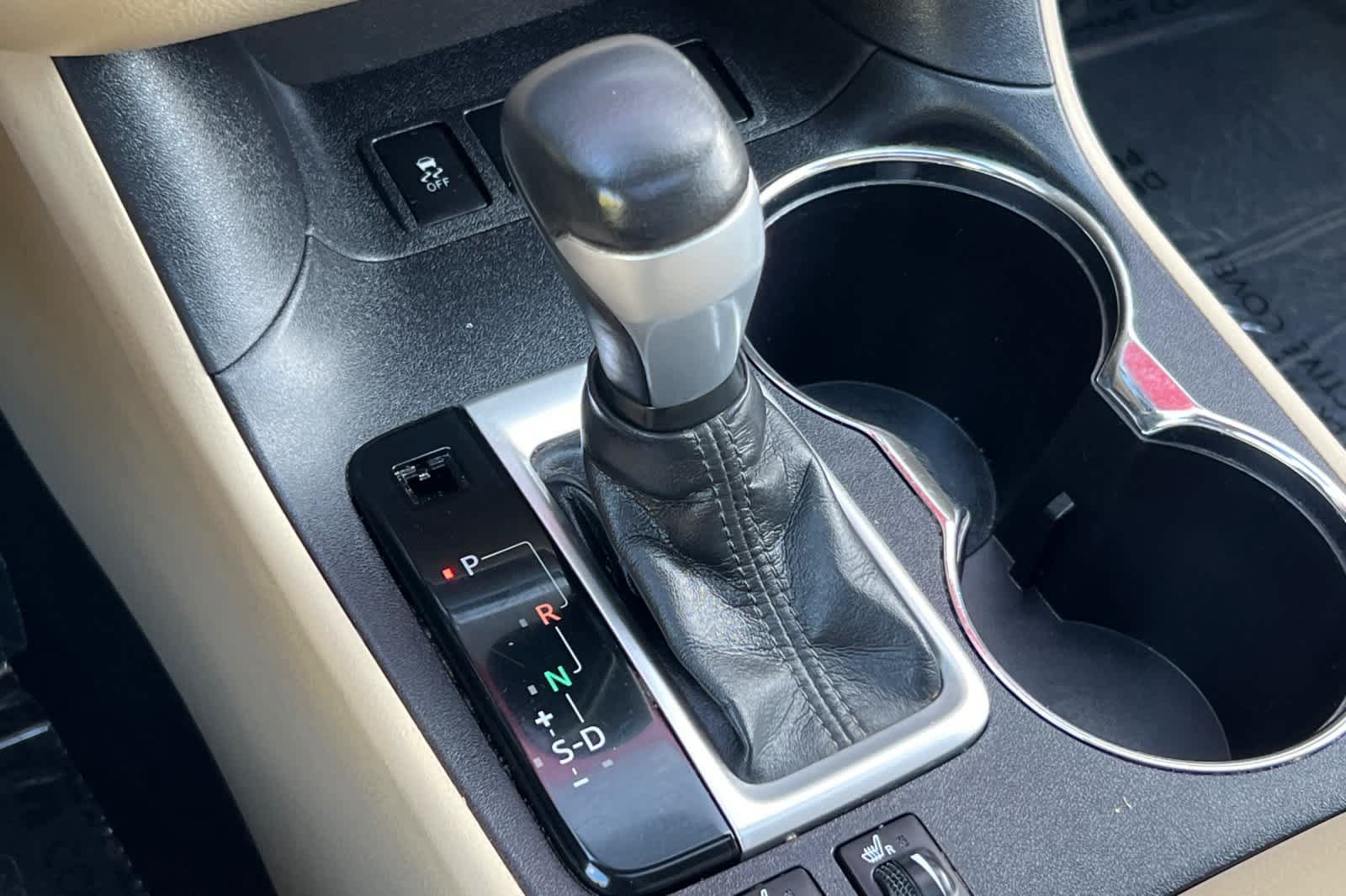 Used 2014 Toyota Highlander XLE FWD image 25