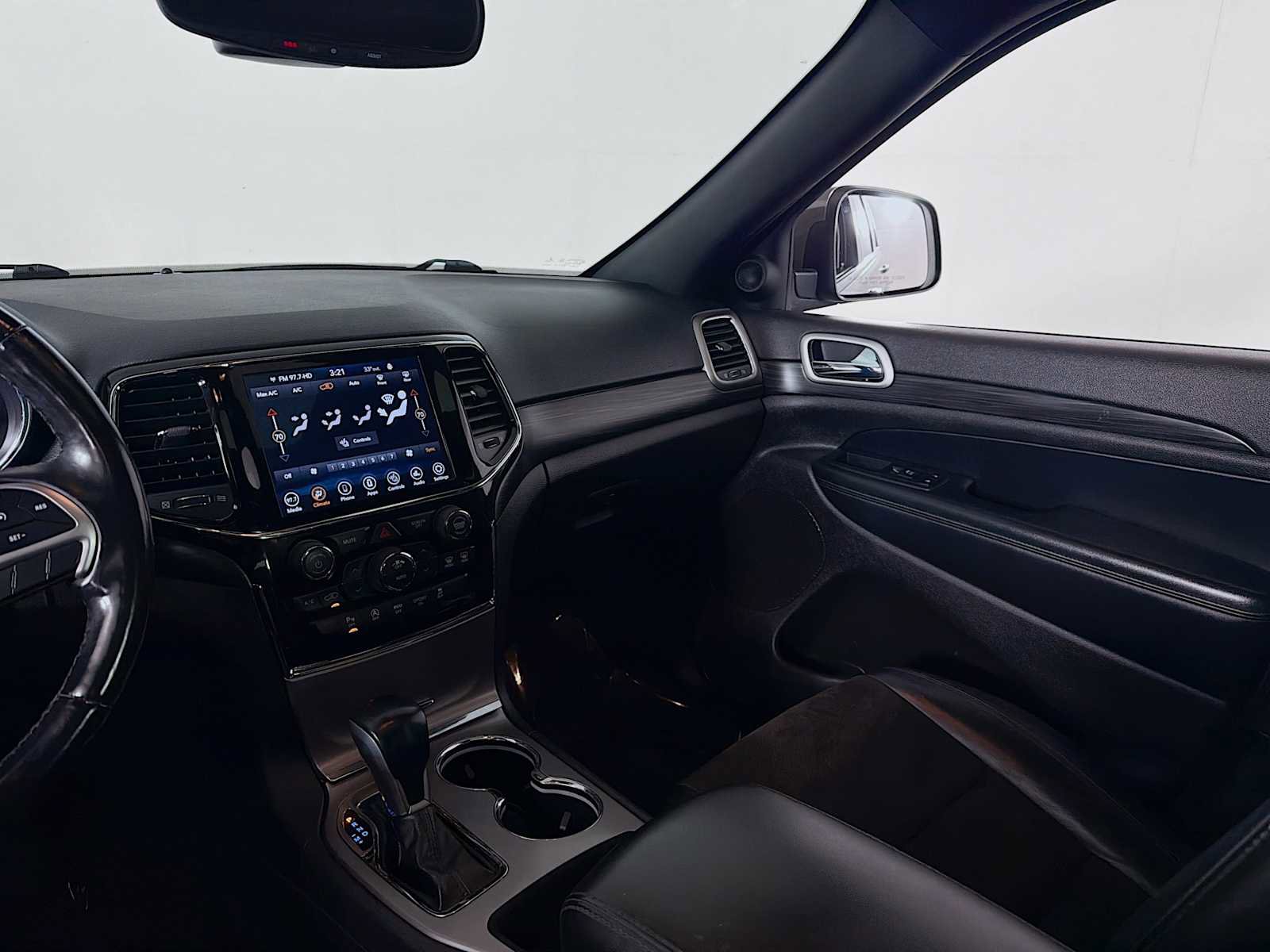 Used 2020 Jeep Grand Cherokee Altitude image 22