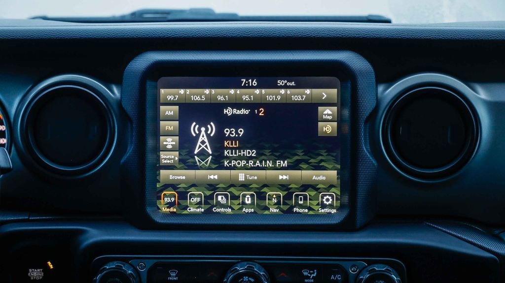 Certified 2021 Jeep Gladiator Willys image 15