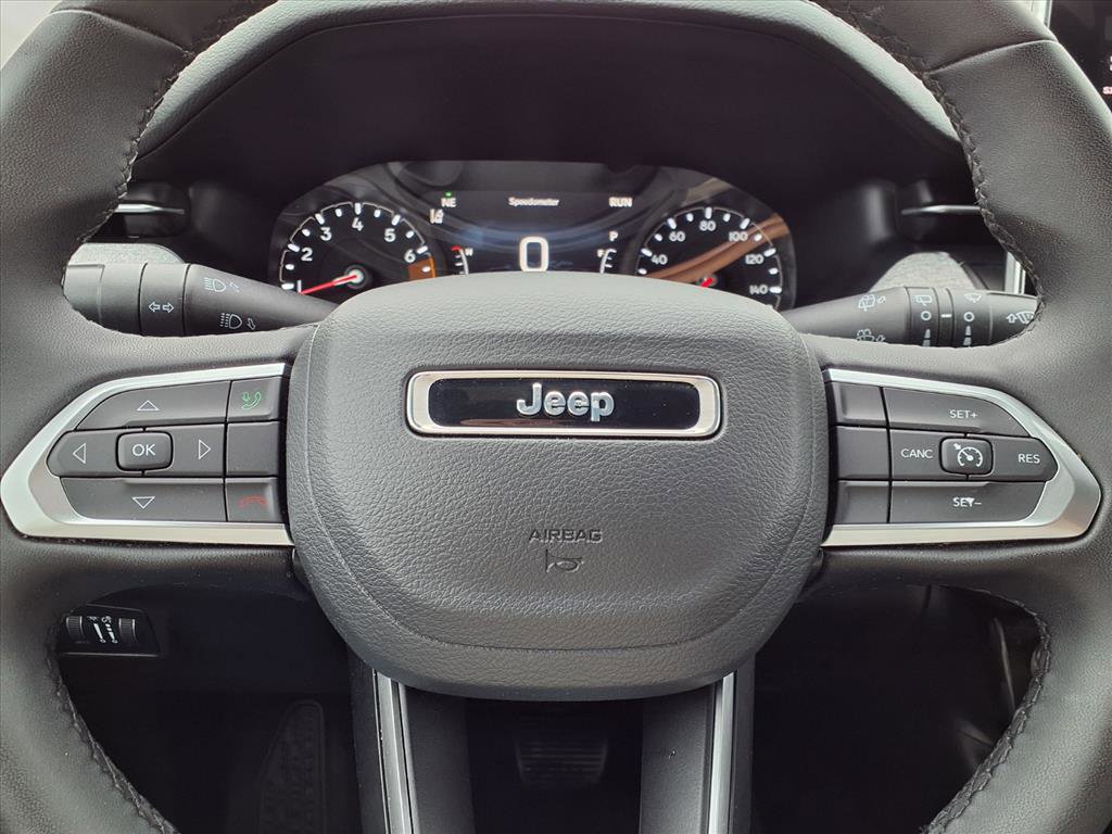 Used 2024 Jeep Compass Latitude image 12