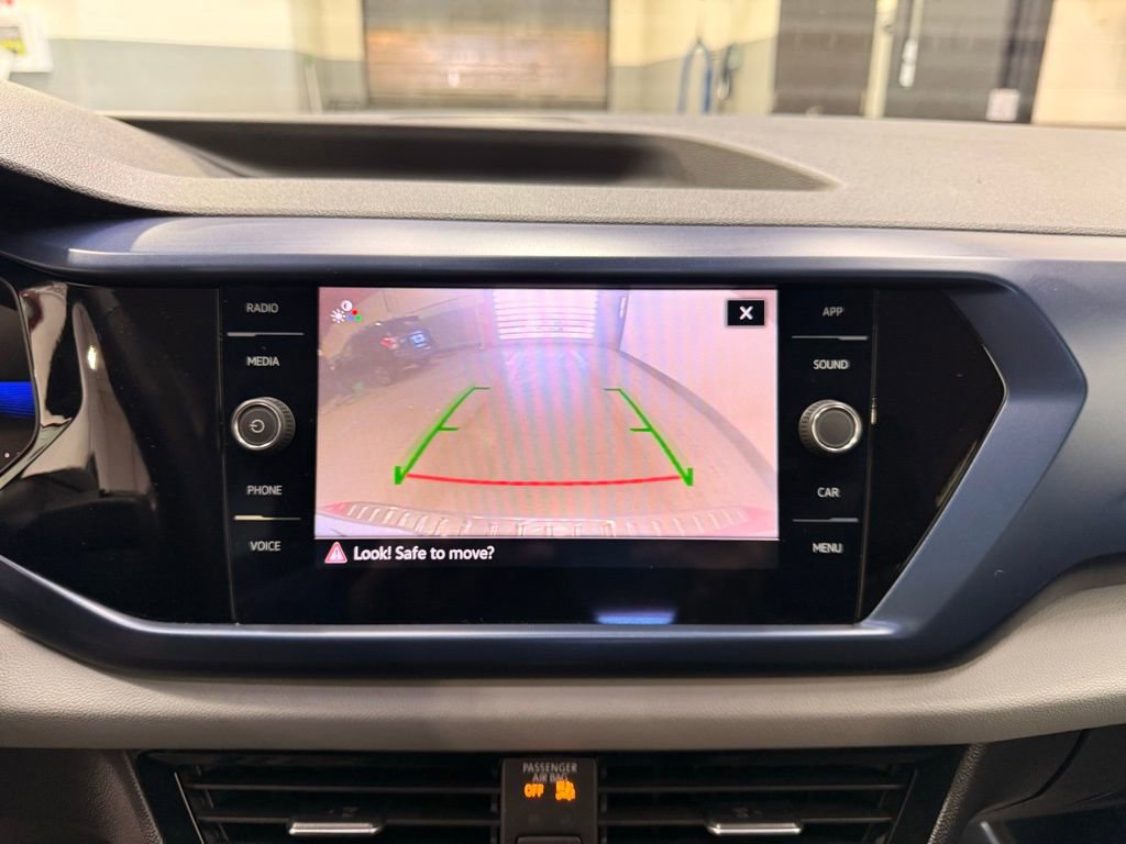 Used 2023 Volkswagen Taos SE w/ Panoramic Sunroof Package image 17