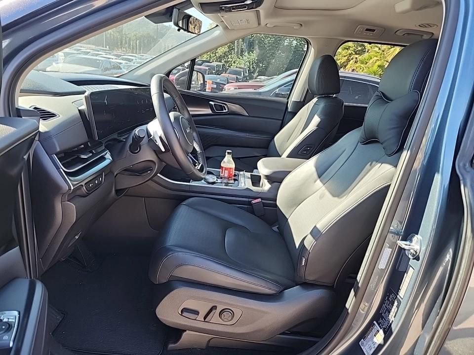 Used 2025 Kia Carnival SX Prestige image 23