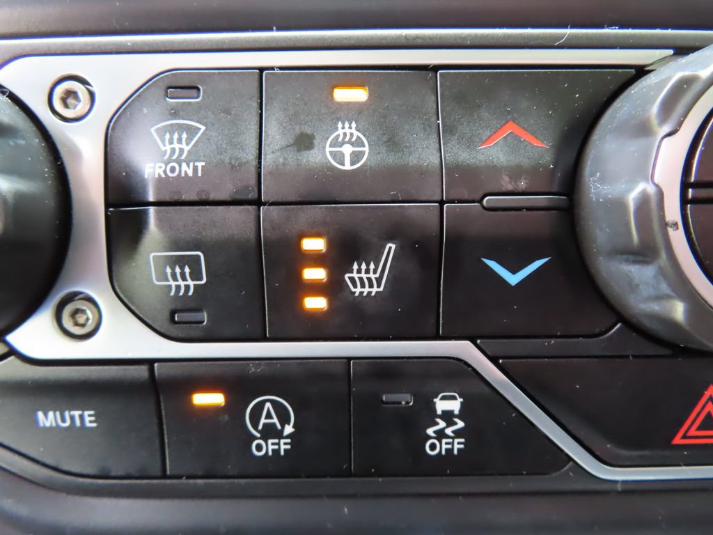 Used 2023 Jeep Wrangler Unlimited Sahara w/ Cold Weather Group AWD/4WD image 8