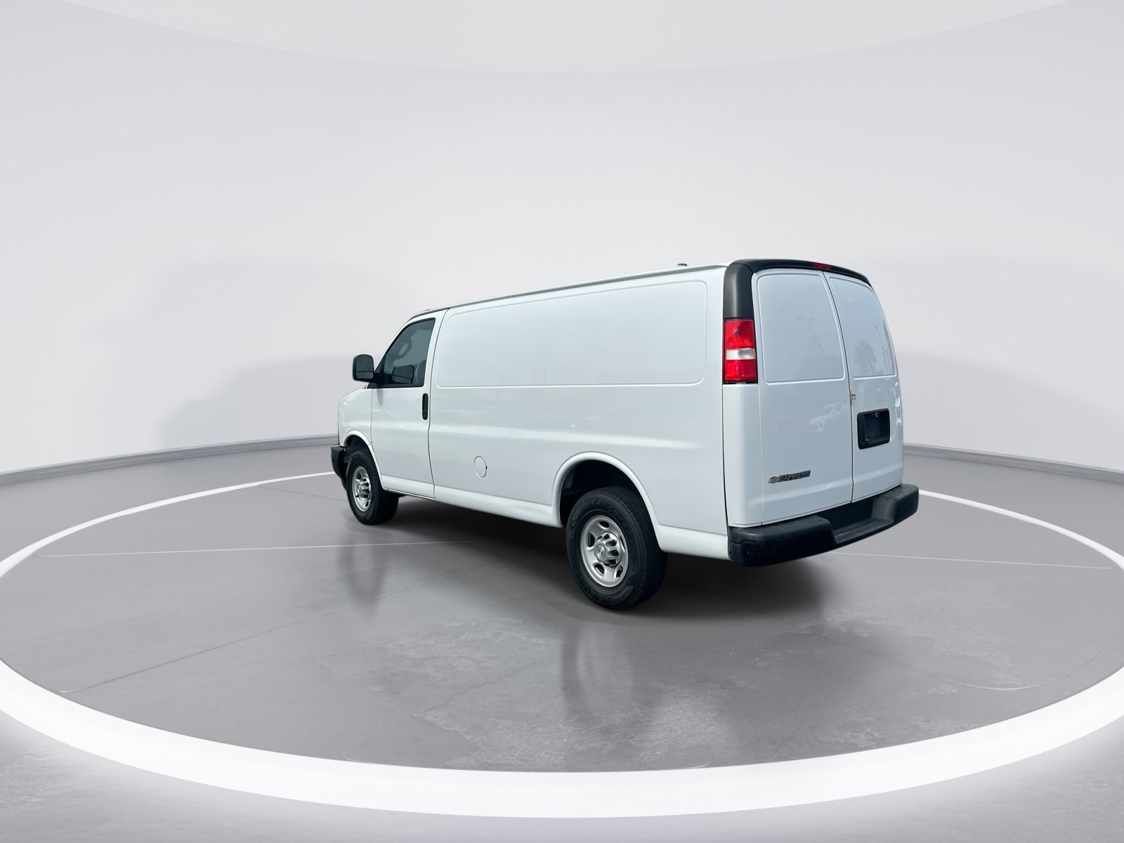 Used 2020 Chevrolet Express 2500 w/ Driver Convenience Package RWD image 7