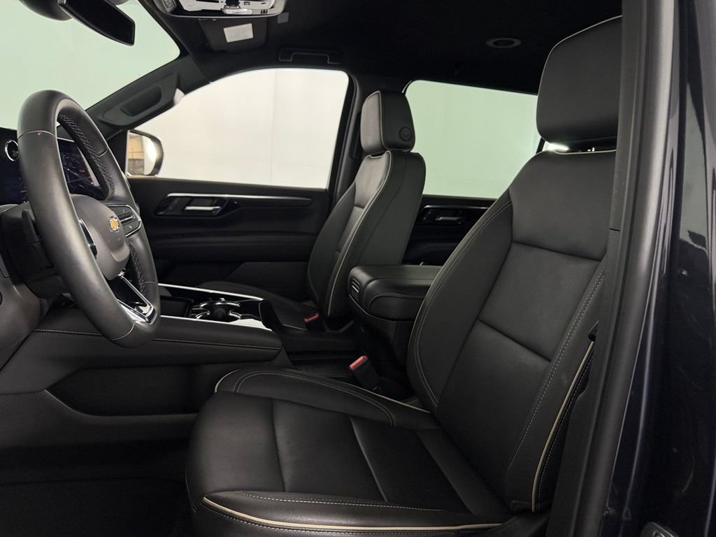 Used 2026 Chevrolet Suburban Premier AWD/4WD image 24