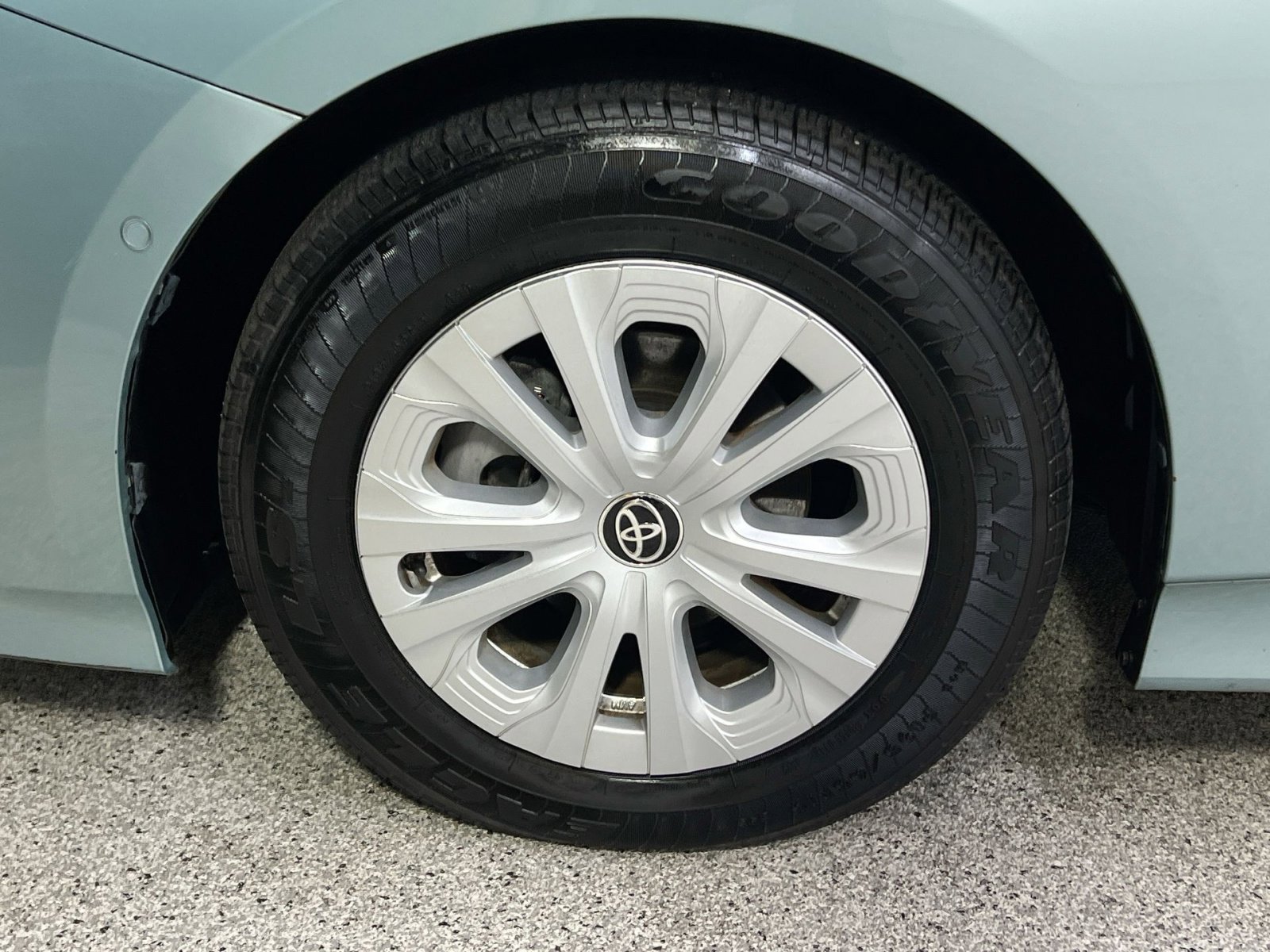 Used 2019 Toyota Prius LE image 16