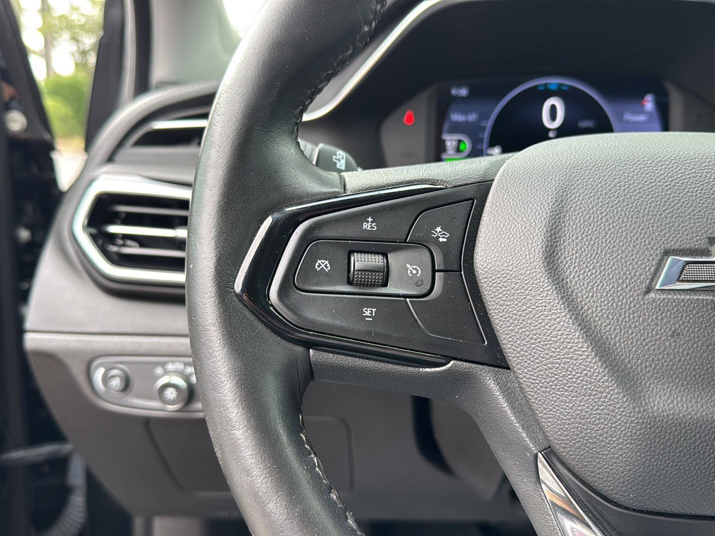 Used 2023 Chevrolet Bolt EUV LT w/ Comfort Package image 18