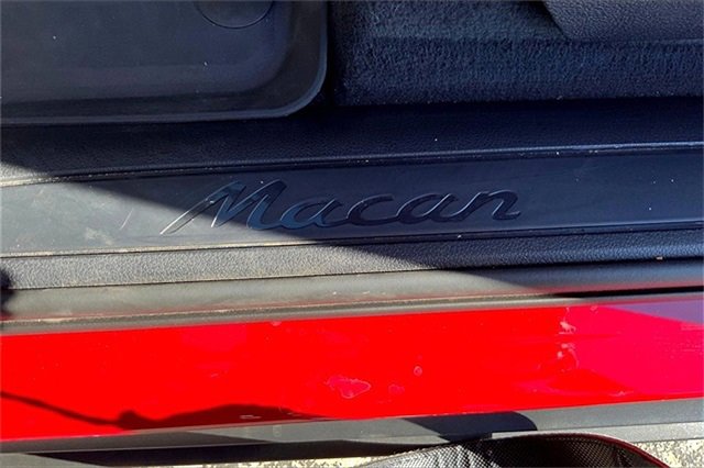 Used 2025 Porsche Macan image 49