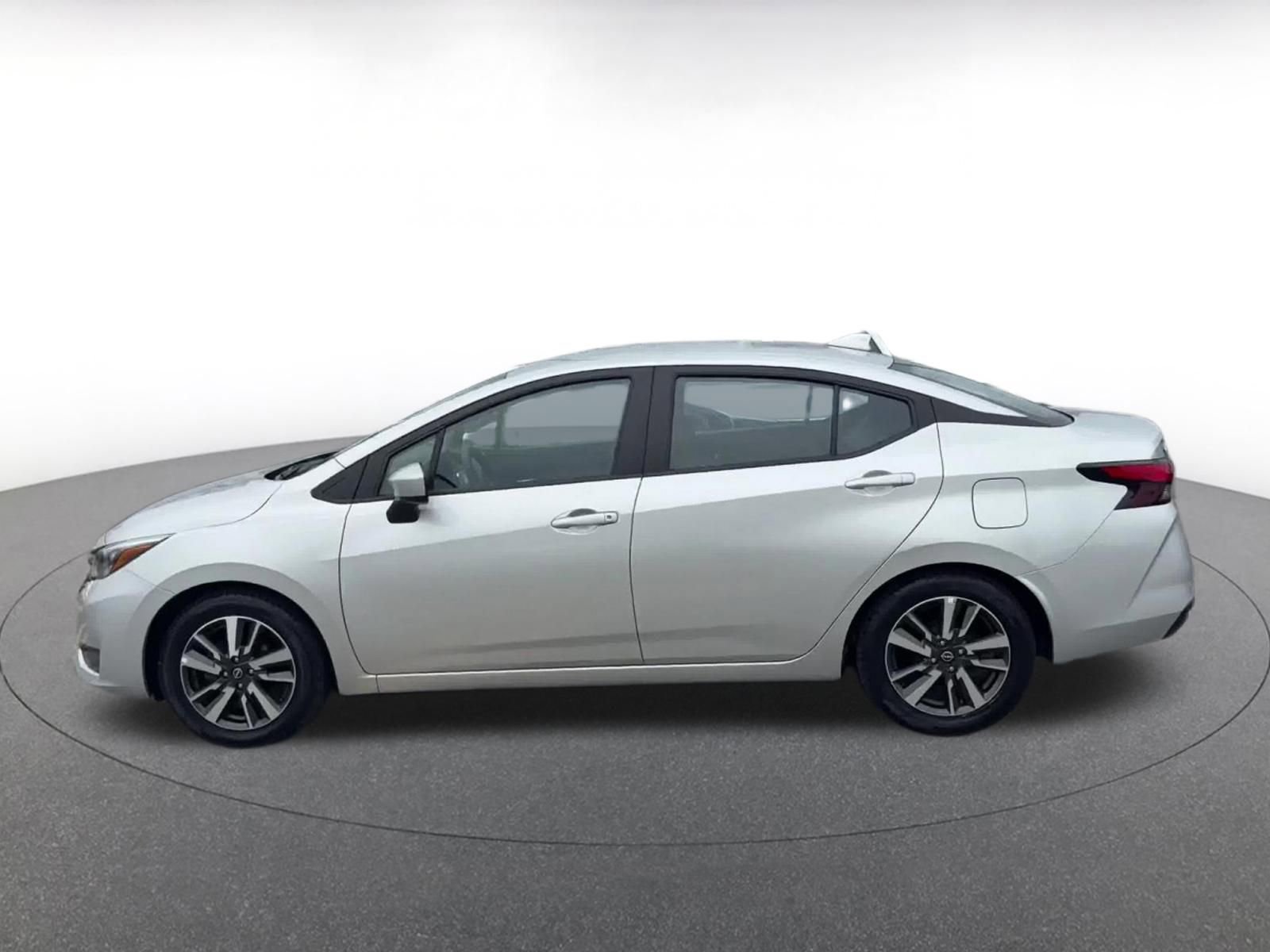 Used 2025 Nissan Versa SV FWD image 9