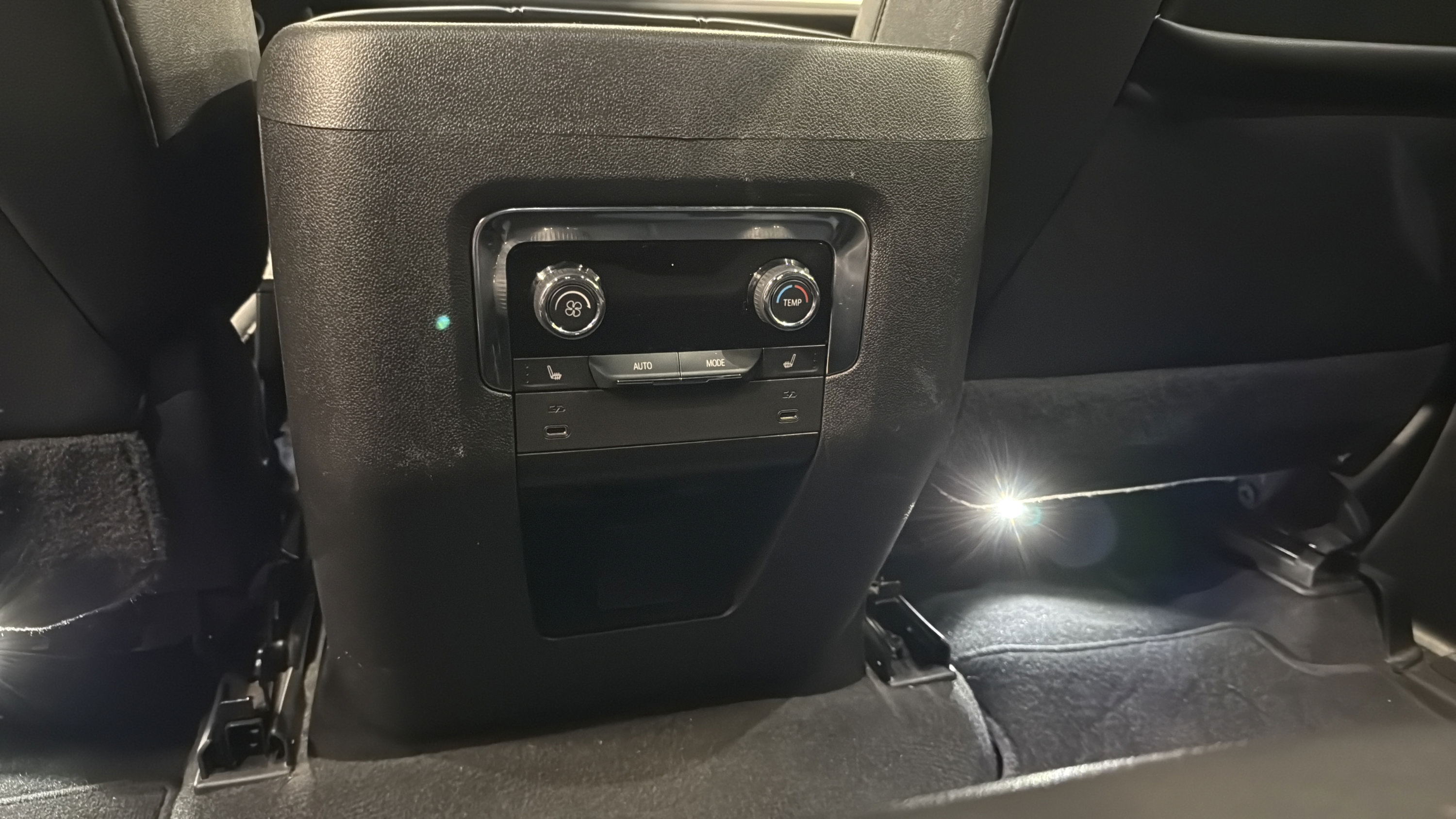 Used 2025 Chevrolet Suburban LT w/ Comfort Package AWD/4WD image 14