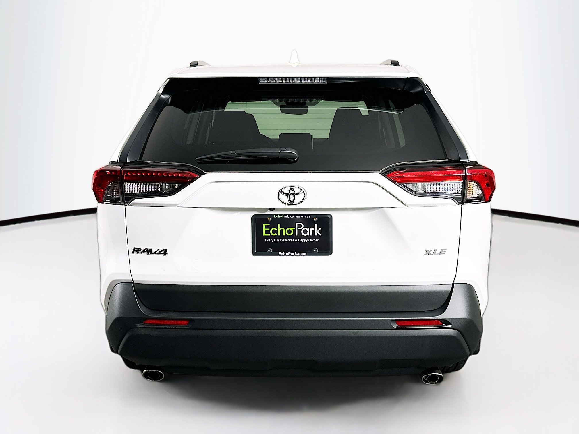 Used 2025 Toyota RAV4 XLE w/ Convenience Package FWD image 7