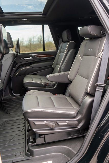 Used 2024 Cadillac Escalade Premium Luxury w/ Performance Package image 21