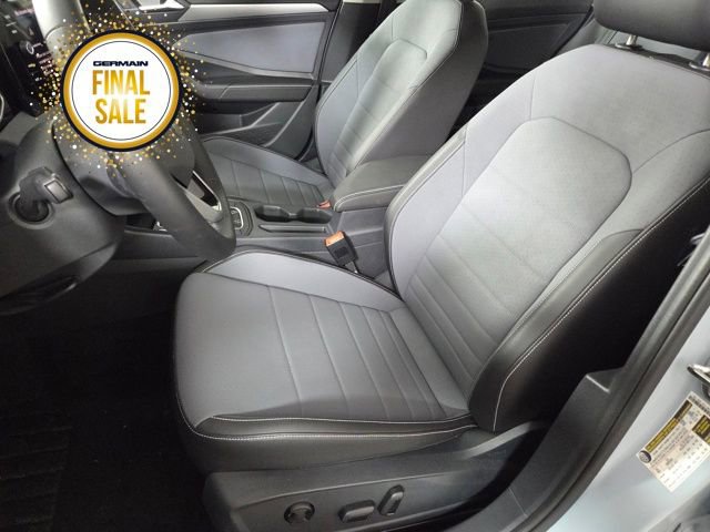 Used 2025 Volkswagen Jetta SE w/ Sunroof Package image 16