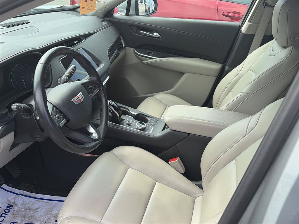 Used 2023 Cadillac XT4 Premium Luxury w/ Technology Package FWD image 3