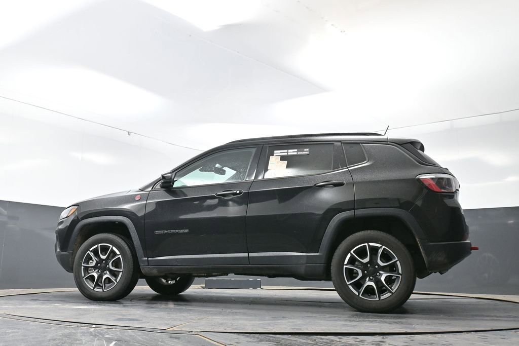 Used 2024 Jeep Compass Trailhawk AWD/4WD image 29