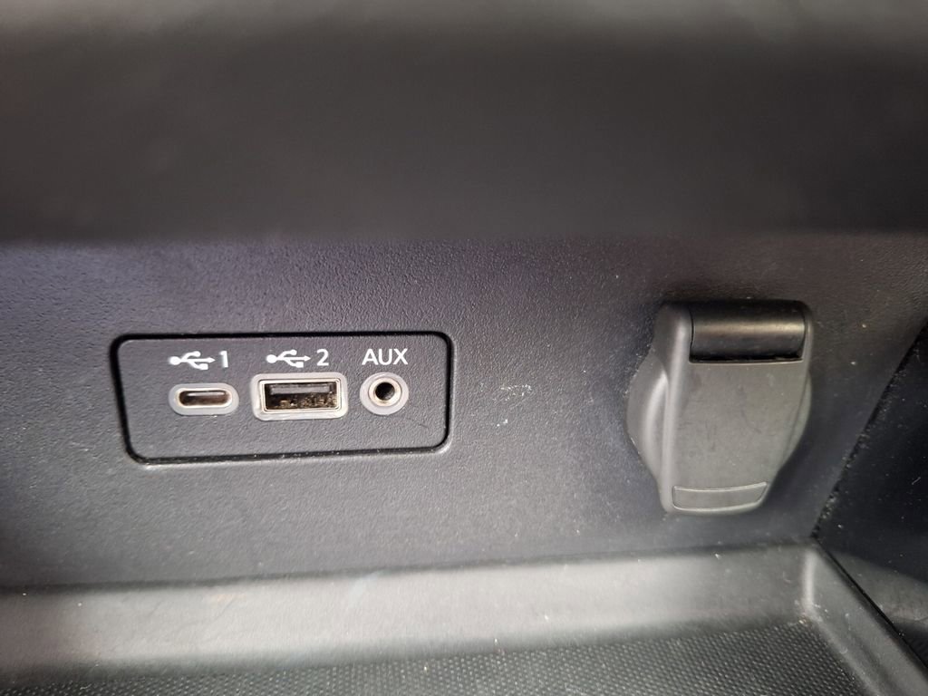 Used 2024 Nissan Altima 2.5 SV FWD image 17