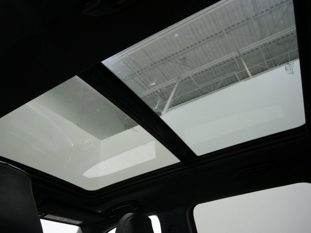 Used 2022 Jeep Compass Limited w/ (RED) Package image 4