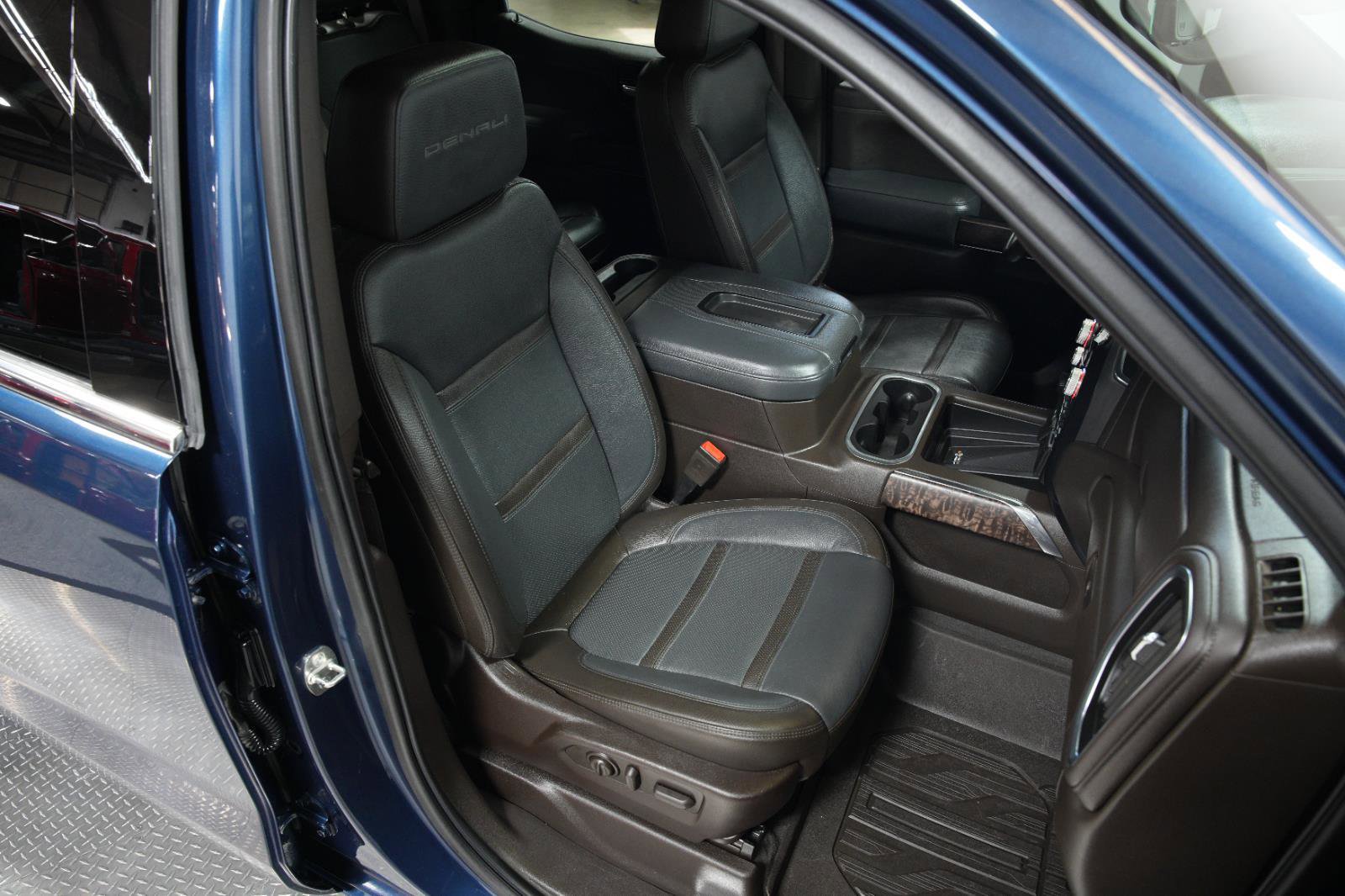 Used 2019 GMC Sierra 1500 Denali w/ Denali Ultimate Package image 17