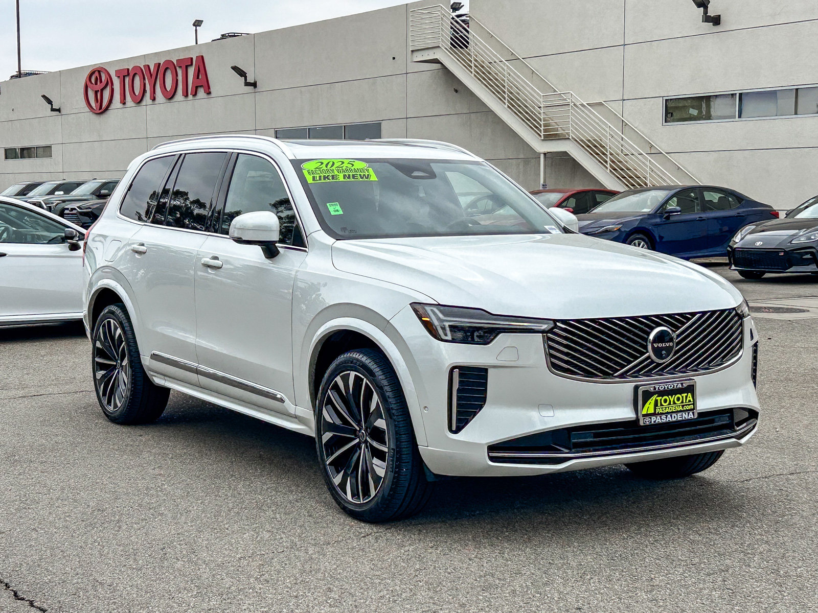 Used 2025 Volvo XC90 B6 Plus AWD/4WD image 3