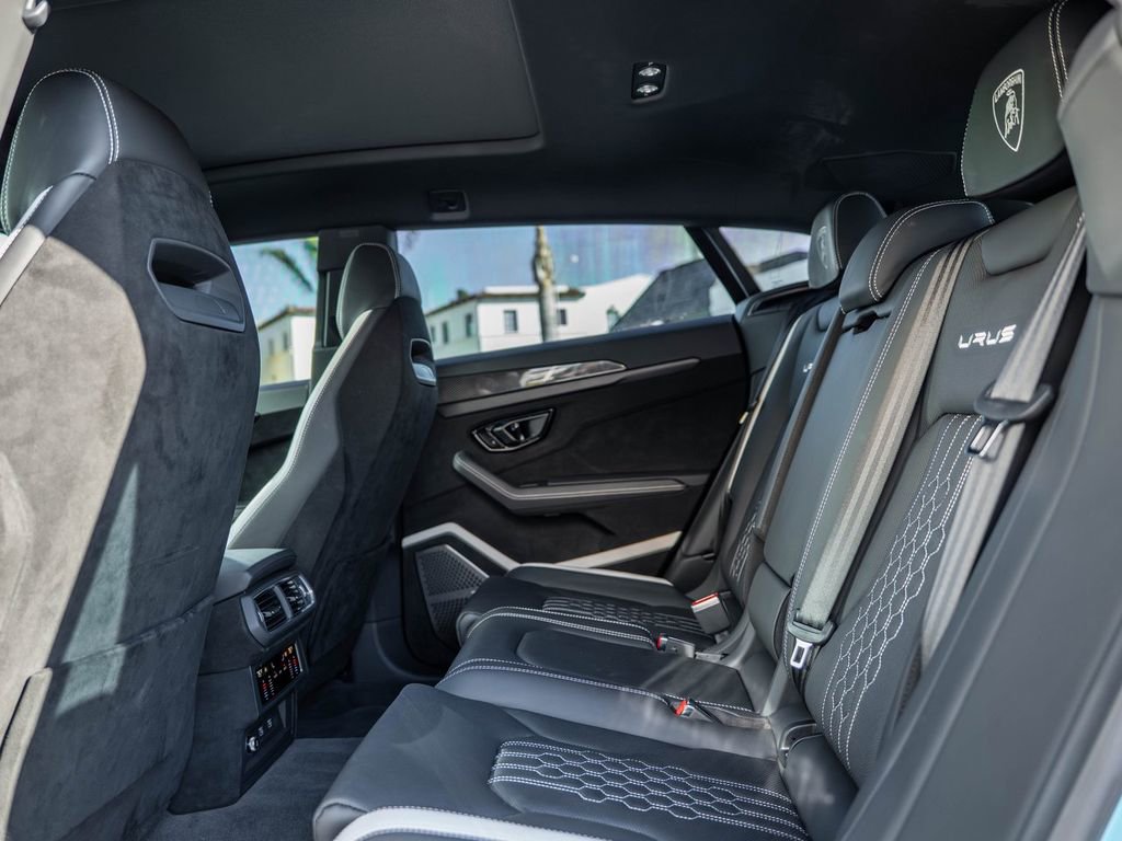 Used 2023 Lamborghini Urus Performante AWD/4WD image 29