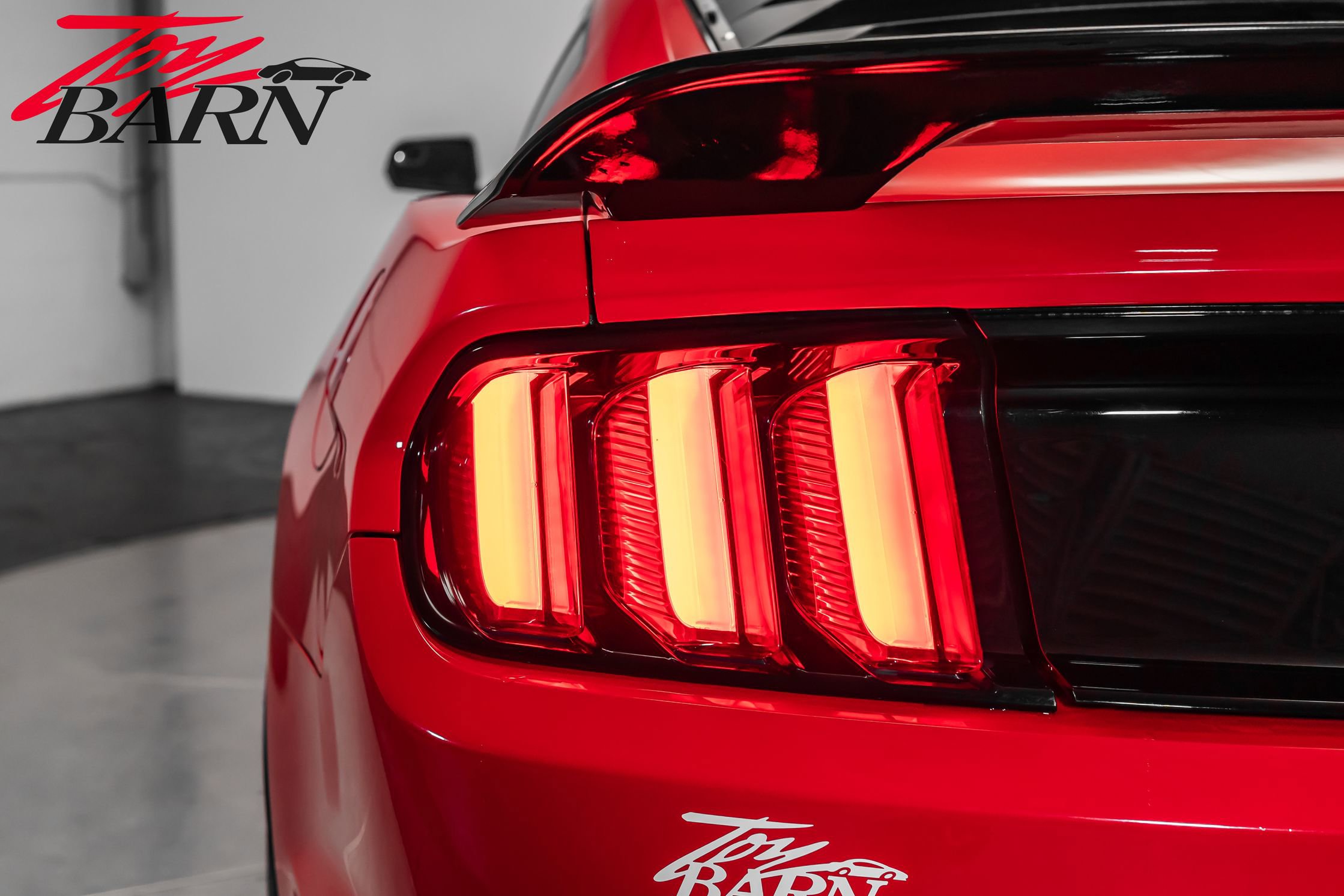 Used 2016 Ford Mustang Shelby GT350 w/ Technology Package image 12