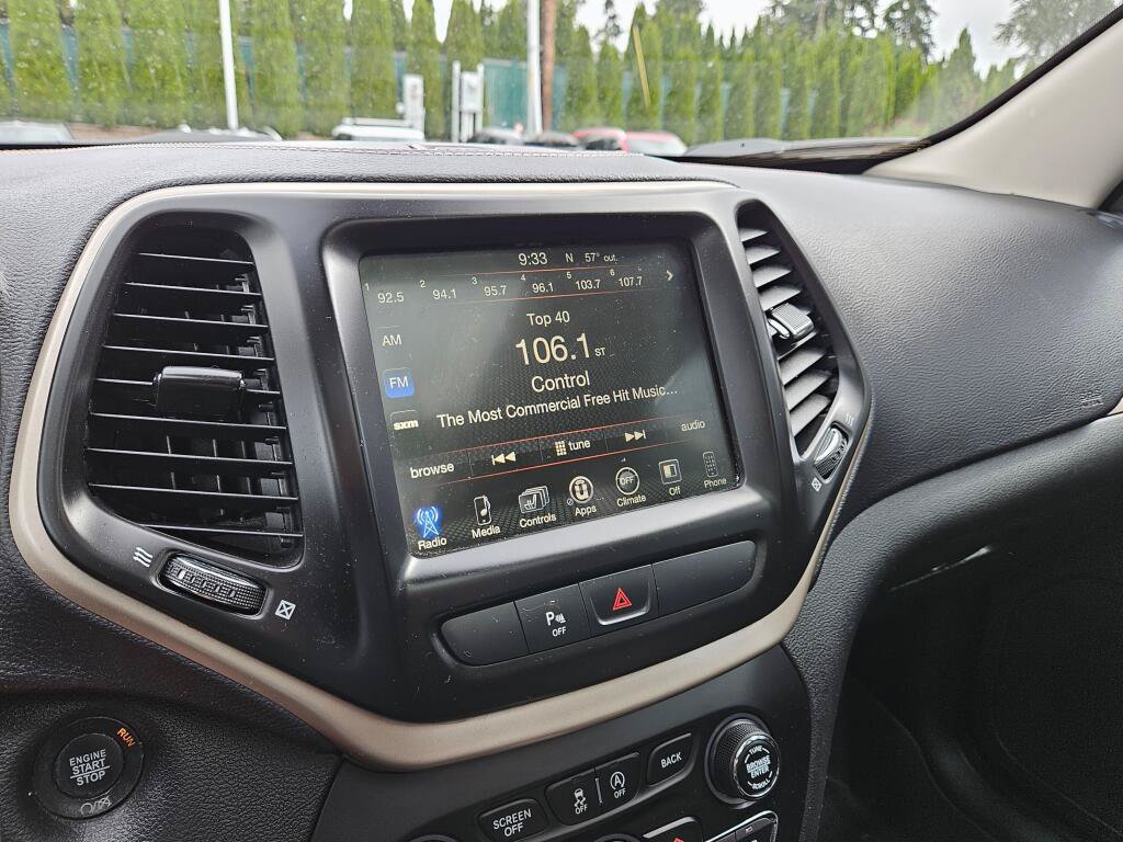 Used 2017 Jeep Cherokee 75th Anniversary AWD/4WD image 23