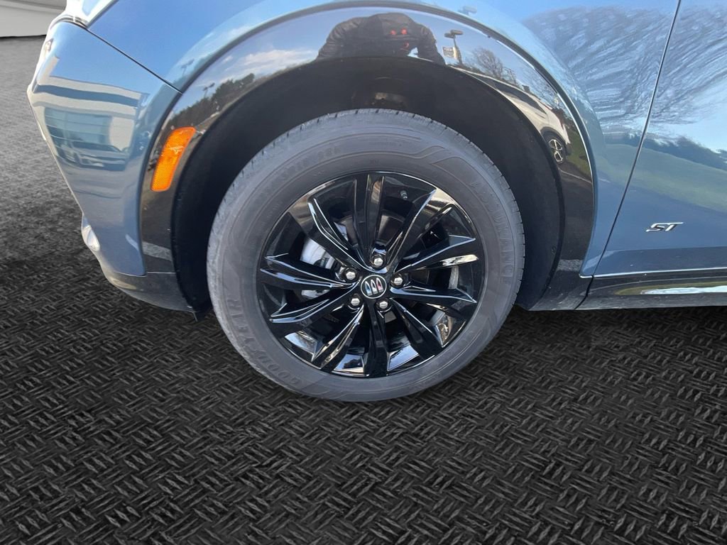 Used 2025 Buick Envista Sport Touring w/ Convenience I Package FWD image 11