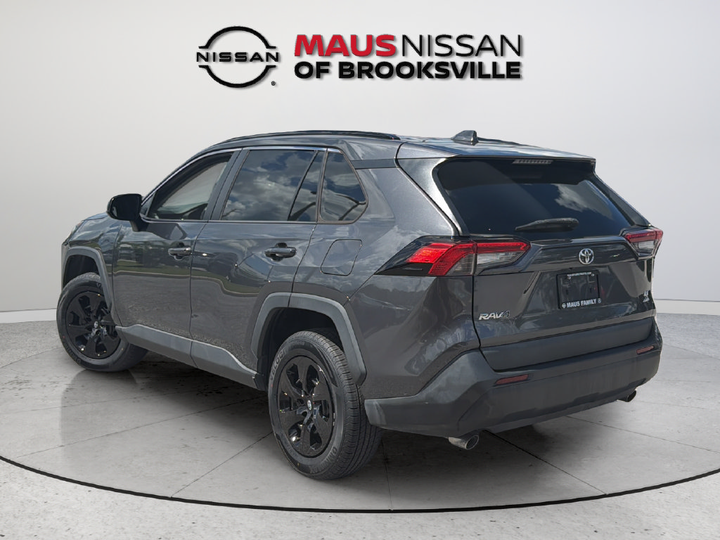 Used 2021 Toyota RAV4 LE AWD/4WD image 8