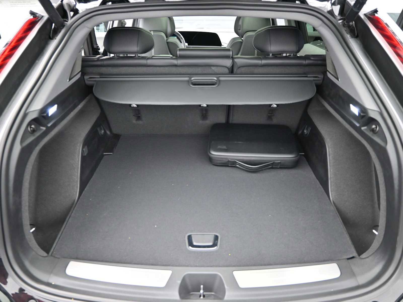 New 2025 Cadillac Optiq Sport 2 w/ LPO, ONYX Package image 25