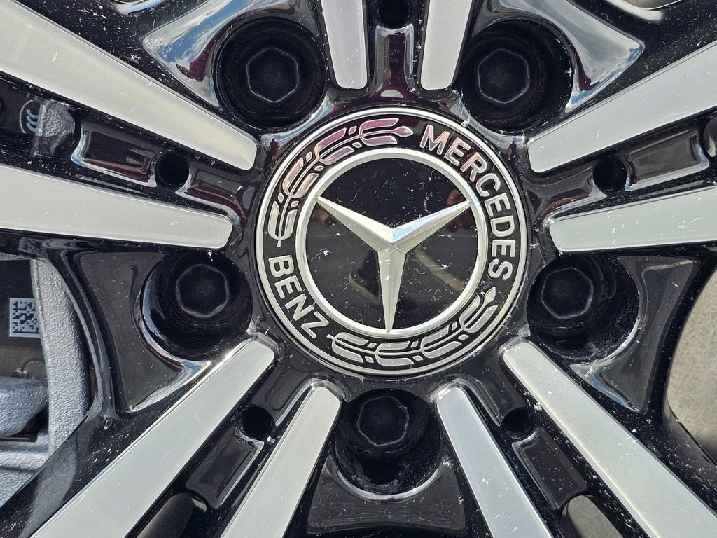 Used 2026 Mercedes-Benz GLB 250 image 11