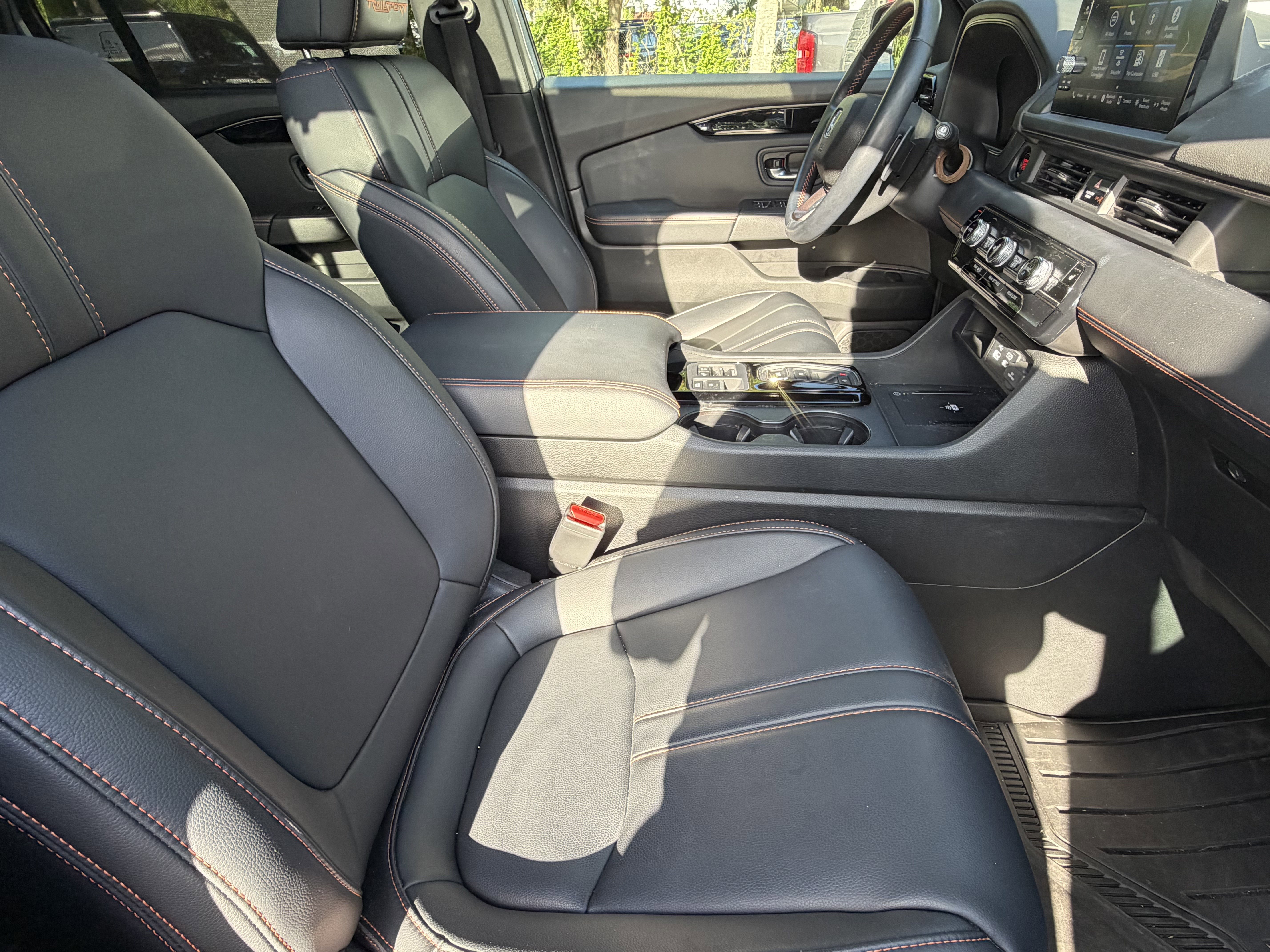 Used 2025 Honda Pilot TrailSport image 44