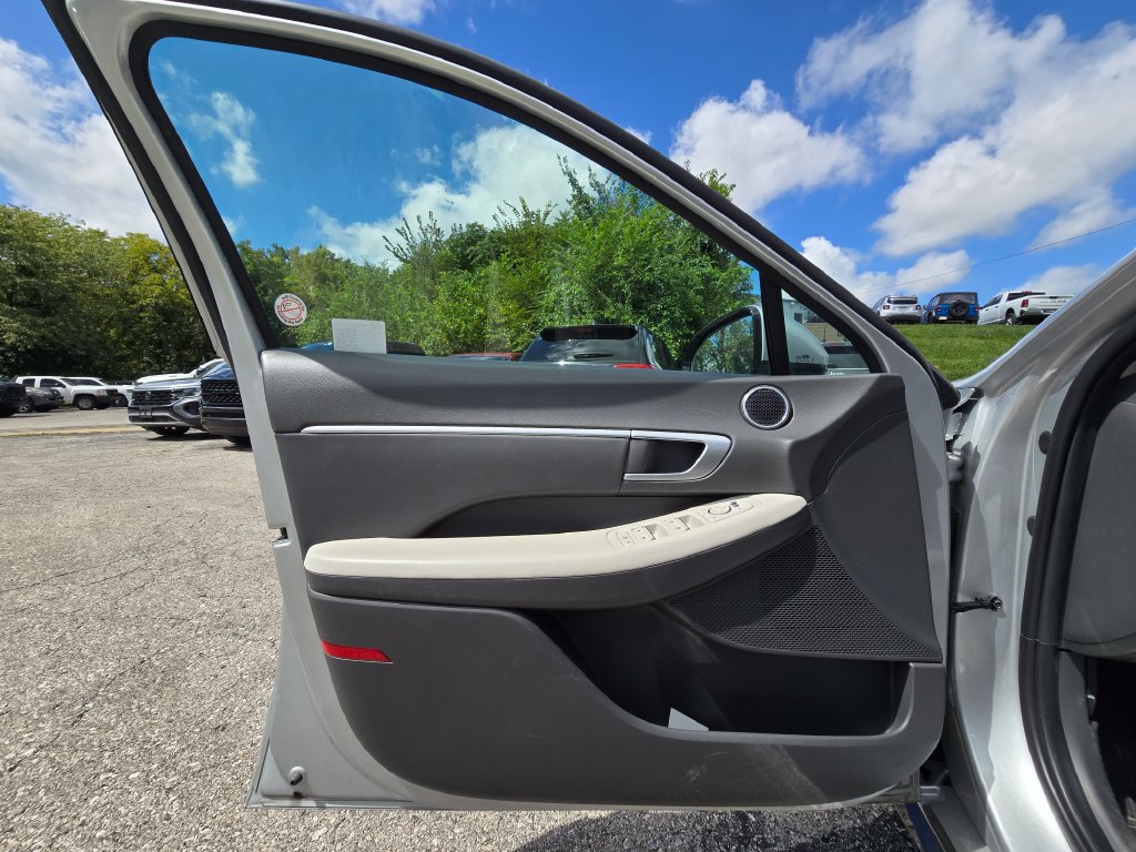 Used 2025 Hyundai Sonata SEL FWD image 6